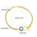 Detalle de cadena de acero bañada en oro con colgante de corazón y cierre en T - Pulsera Corazón Oro (BR25170MG)
