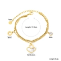 Detailansicht der goldfarbenen Doppelarmkette mit Herzschloss und Maßangaben im Bild - Goldener Herzstil (BR26480AG)