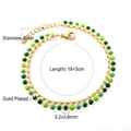 Dettaglio catena in acciaio placcato oro 18k con perle in smalto verde e chiusura a moschettone - Stile a Punti Sfumati Verde Ciano (BR25350JG)