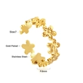 Détail macro d'une bague fleur en acier inoxydable plaqué or taille 7 avec motif de 6mm - Bague Fleurs en Acier Inoxydable Doré Taille 7 (RI125807G)