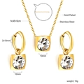 Dettagli del set gioielli in acciaio inossidabile dorato con misure e chiusura a moschettone - Stile Zirconia Chiara Quadrata Dorata (SE25670AG)