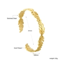 Détail du bracelet feuille en acier inoxydable plaqué or avec diamètre de 61mm - Style Maillon Feuille Or (BR924301G)
