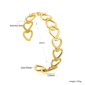 Détails du bracelet ouvert cœur plaqué or affichant 64mm de diamètre et 12,8mm de largeur - Style Cœur Continu Or (BR924501G)