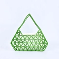 Detail einer grünen handgefertigten Perlenhandtasche mit geometrischem Muster und Innentasche - Grün