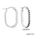 Makroaufnahme ovaler Diamant-Ohrringe aus Edelstahl mit 2.26x22mm Größenangaben - Silber Weißer Stil (EA33330AS)