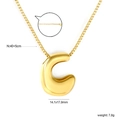 Detailansicht der goldfarbenen Halskette mit C-Anhänger und Maßen für Länge und Breite - C(NE2F500CG)