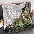 Sciarpa di seta con stampa floreale giungla tropicale su un moderno divano grigio - Quadrato Grande / Il mago di Oz verde