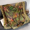 Sciarpa quadrata in seta con paesaggio verde e motivi floreali per protezione solare mare - 110*110cm (Satin di Broccato di Nuvole) / Paesaggio