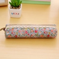 Estuche escolar de lona floral con encaje y cremallera de bronce de estilo vintage - Azul cielo