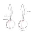 Boucles d'oreilles hypoallergéniques en acier argenté avec croissant de nacre - Cercle Argenté Avec Coquille Rosée