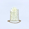 Detail der Pailletten-Mini-Tasche mit Satinbeutel und goldener Ketten-Schultergurt - Weiß