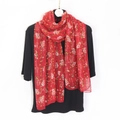 Dettaglio del tessuto della sciarpa floreale rossa in georgette con stampa estiva - 160*50CM / Floreale Rosso