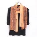 Leopardenmuster und orangefarbener Georgette-Langschal für Damen auf Pullover - Orangeroter Leopard