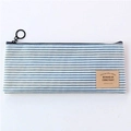 Astuccio a righe bianche e blu in tessuto oxford con cerniera ad anello in metallo - Righe Blu