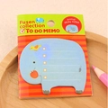 Notes autocollantes éléphant bleu avec cases à cocher sur plateau en bois - Note Autocollante Éléphant