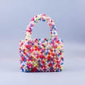 Borsa a mano artigianale di perline colorate con motivo arcobaleno e manico - Multicolore