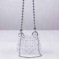Dettaglio della mini borsa di perline intrecciata a mano con doppia catena in argento - Stile con perline in acrilico trasparente / Trasparente