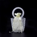Handgefertigte klare Perlen-Eimertasche mit beigem Satin-Innenbeutel und Rundgriff - Transparent