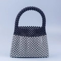 Bolso de mano trapezoidal hecho a mano en cuentas negro mate y plata metalizada - Negro + Plata