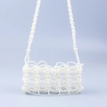 Handgemaakte parel schoudertas met roosterontwerp en elegante parelketting - Wit
