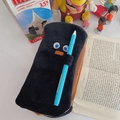 Astuccio a forma di toast in peluche nero con viso cartoon e portapenne laterale - Stile Pane Tostato Nero