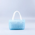 Sac à main carré en perles acryliques bleues tissées main avec poignées en perles blanches - Bleu + Blanc