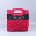 Borsa a mano con perline fatta a mano con strisce in acrilico rosso e nero e manico unito - Rosso/Nero