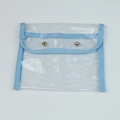 Astuccio in PVC trasparente con bordi intrecciati blu chiaro e bottoni a scatto - Blu