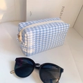 Detailed view of light blue houndstooth makeup bag with white zipper and gold puller - 18*10 / Blue & White