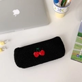 Astuccio in peluche nero con ricamo di ciliegie rosse e simpatiche faccine sorridenti - Stile Ciliegia Nera