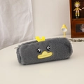 Dettaglio dell'astuccio in peluche grigio con grazioso design a forma di anatra ricamata 3D - Grigio
