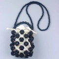Handgefertigte Perlen-Mini-Handtasche mit schwarzen Perlen und weißem Satin-Innenbeutel - Schwarz