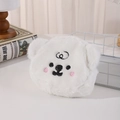 Dettaglio del portamonete in peluche bianco con ricamo del personaggio pecora RJ - Bianco