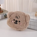 Dettaglio del portamonete a forma di orsetto di peluche marrone con ricamo carino - Orso Marrone con Rossore