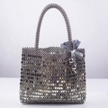 Handgefertigte silberne Perlenhandtasche mit runden Perlen und Satin-Innenbeutel - Silber