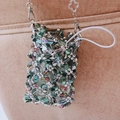 Mini borsa a tracolla fatta a mano con perle di cristallo iridescenti e catena - Verde iridescente