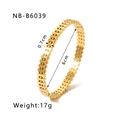 Detailed view of 18k gold plated clover bracelet with 0.7cm width and zircon inlay - Continuous Hollow Clover Style (NB-B6039)