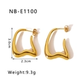 Vue détaillée des boucles d'oreilles en C creuses plaquées or 18 carats avec dimensions - Style Vague Irrégulière Dorée (NB-E1100)