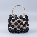 Borsa a mano con perline nere fatte a mano, anelli dorati e fodera in raso beige elegante - Nero