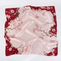 Quadratischer Seidenschal aus Satin mit Kirschblütenmuster auf weichem burgunderrotem Stoff - 3# Rot (Weinrot & Rosa Sakura)