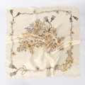 Carré de soie satiné 90x90cm avec imprimé floral de papillons et motifs de franges vintage - 90x90cm / Beige