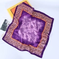 Elegante foulard in seta quadrato da 70 cm con stampa leopardata viola e arancione e fiori - Viola Sfumato Leopardo (70-2)