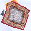 Foulard di seta 70cm con stampa leopardata, motivo floreale e bordo rosso su bianco - Rosso Arancio Colorblock Leopardo (70-3)