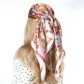 Carré de soie satinée bohème 90x90 cm avec imprimé floral marron et rose - Noir