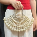 Pochette da sera a ventaglio in perle fatta a mano con manico di perle e sacchetto in raso - Perla con Tubo d'Argento