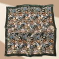 Pañuelo cuadrado de satén verde de 90cm con ilustraciones de gatos vintage y paisley - Gato Verde