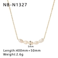 Vue détaillée du collier doré avec perles de 5mm et longueur de chaîne de 450mm - Collier en Perles d'Eau Douce Doré à Cinq Perles (NB-N1327) / Or 18K
