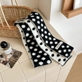 Sciarpa in maglia a pois bianchi e neri da donna con consistenza morbida per l'inverno - 180*8.5cm / Nero e Bianco