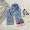 Sciarpa in maglia azzurra a pois bianchi con ricamo cucciolo per il calore invernale - Blu