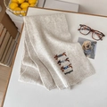 Sciarpa in lana beige con ricamo a forma di bassotto e scritta lechsgand in stile - Sciarpa—Beige